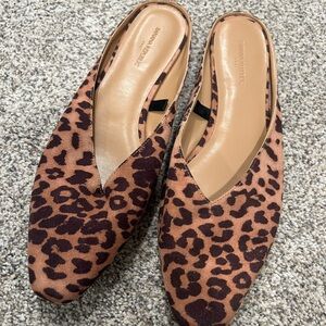 8 Banana Republic Cheetah Leopard Print Mules Slides